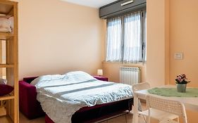 Self Checkin, Free Parking 15 Min From City Center